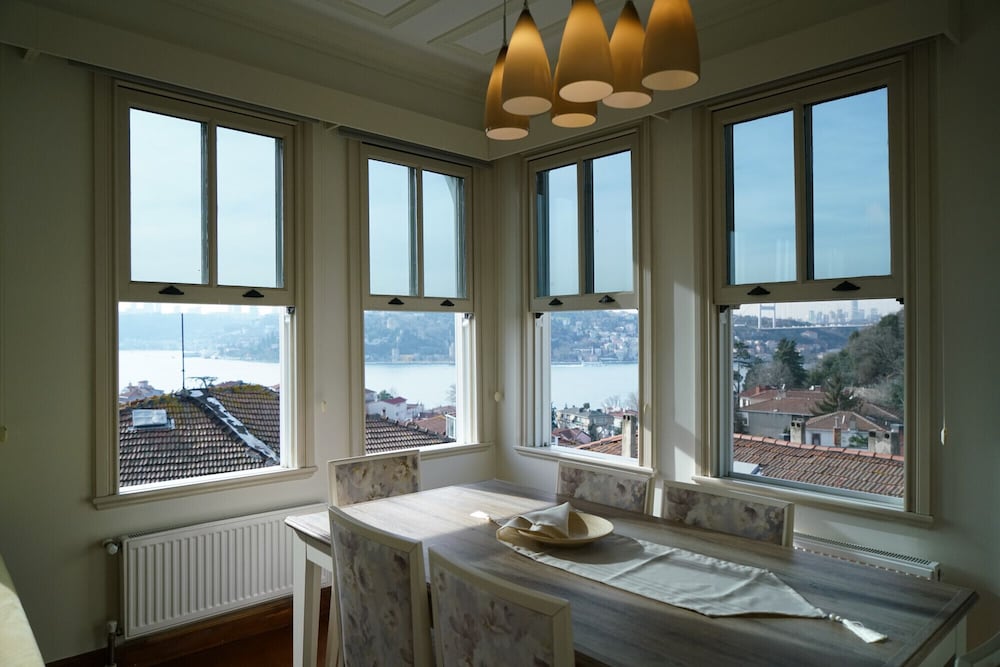 Pavilion With Bosphorus View In Anadolu Hisari