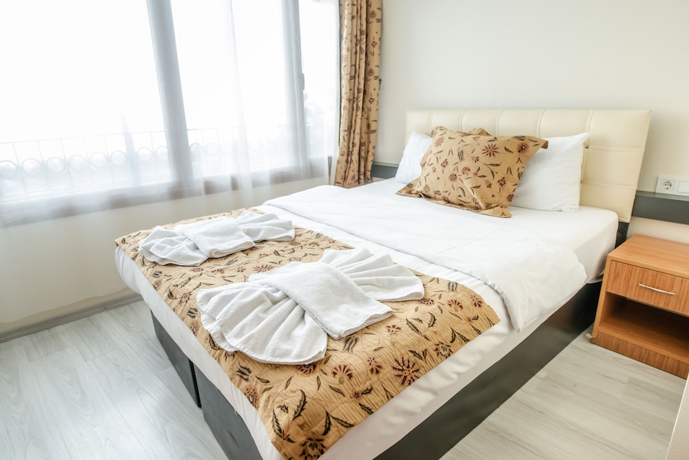 Camelot Apartment (No Front Desk Need To Contact Property 7 Days In Advance)