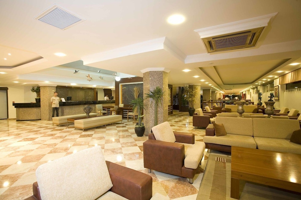 Fame Residence Beach (43 Km Away From Antalya)