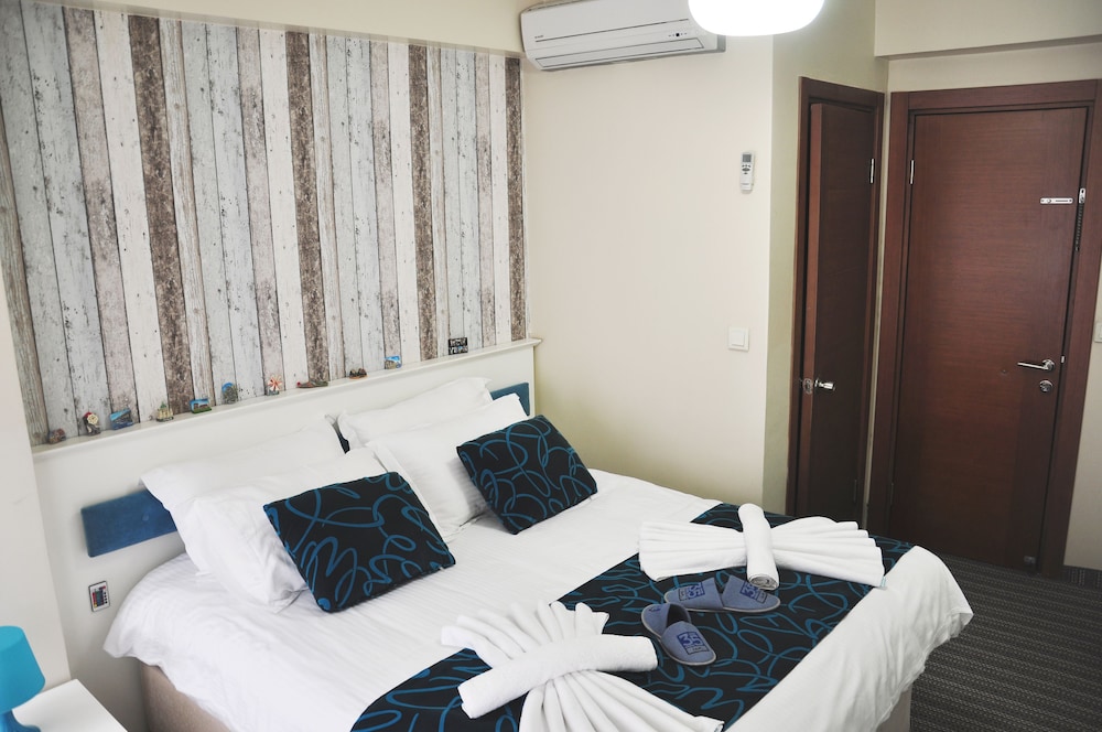 35 Tam (The Front Desk Is Open Daily From 9 Am 11 Pm Please Contact The Property 5 Days In Advance)