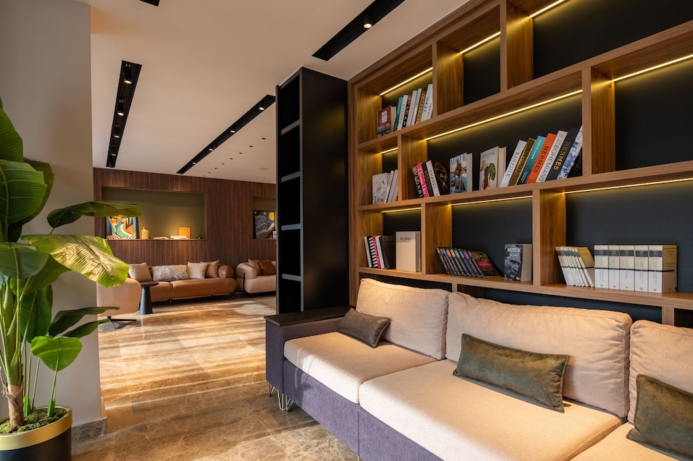 Fly Point Airport Hotel(38Km Away From Istanbul)