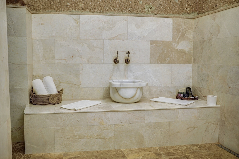 Calypso Cave Suites