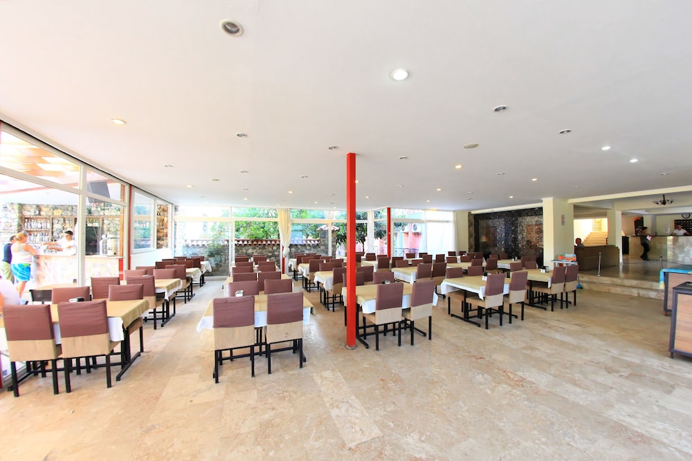Beldibi Beach Hotel (also Known As Venus Hotel )(27km Away From Antalya)