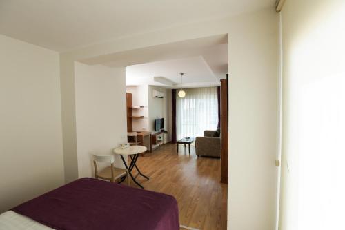 Upart Home (please Contact The Property 5 Days In Advance)
