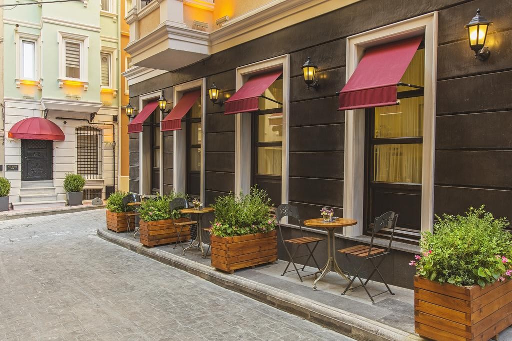Meroddi Pera Flats (Also Known As Meroddi Pera Hotel)