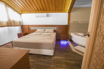 Azmakhan Deluxe Otel