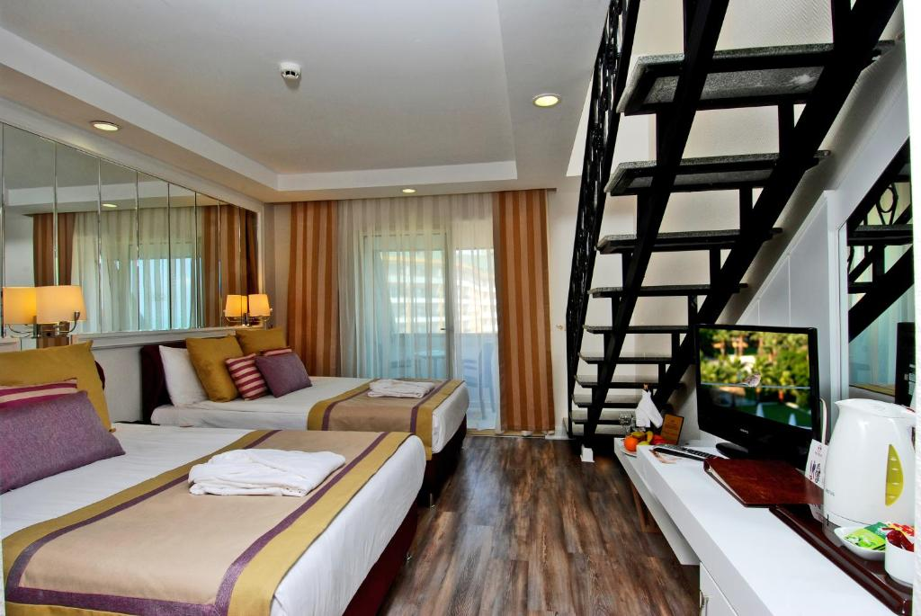 Delphin Diva Premiere Hotel(Also Known As Delphin Diva) 17Km Away From Antalya