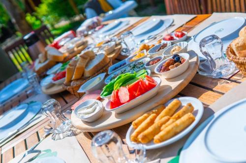 Hanei Keyif Pension (80km Away From Antalya)