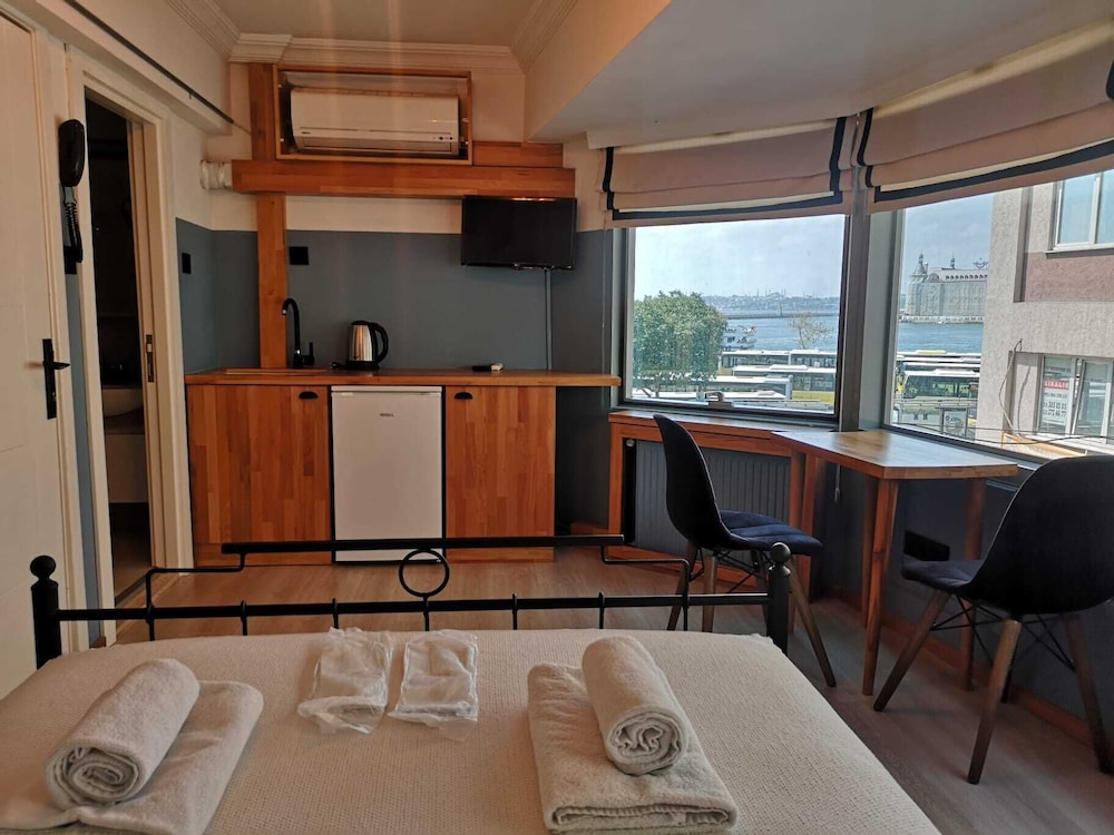 Panorama Suite (14km Away From Istanbul)