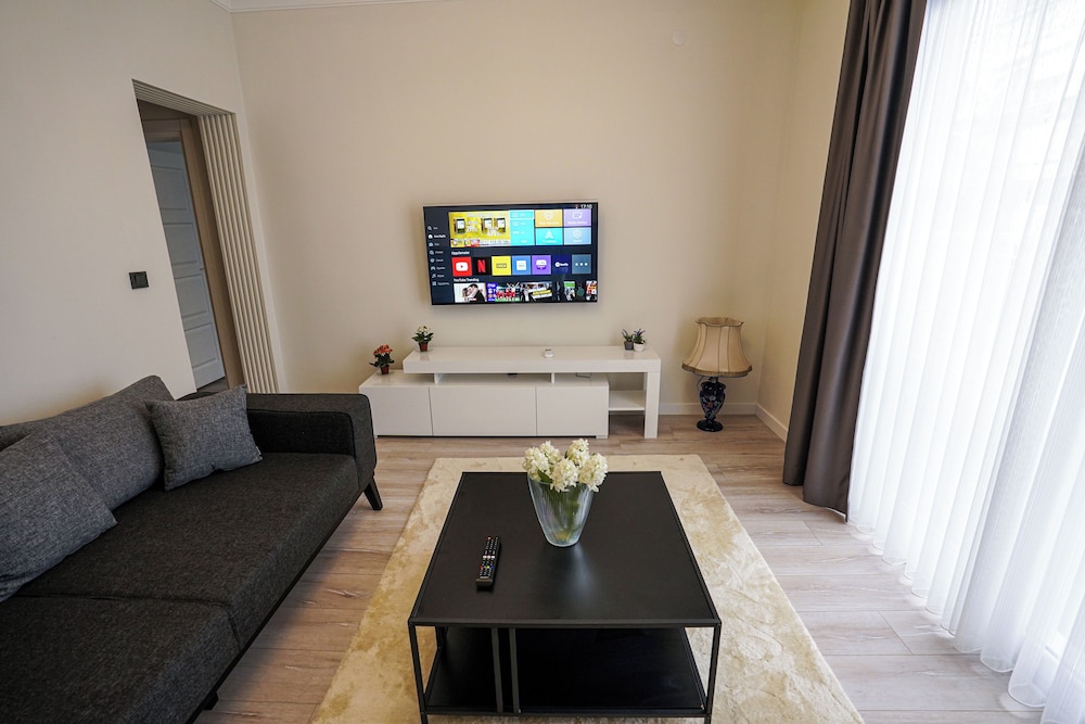 Merkuri Apart (no Front Desk Contact The Property 5 Days In Advance)