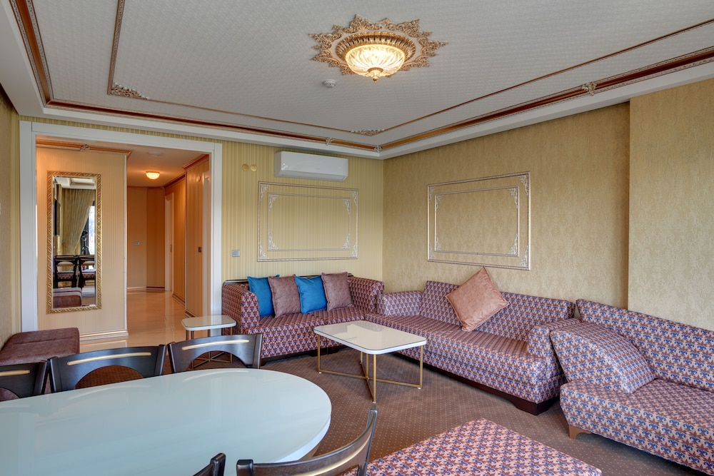 Emirganli Suites (no Front Desk Need To Contact Property 7 Days In Advance)