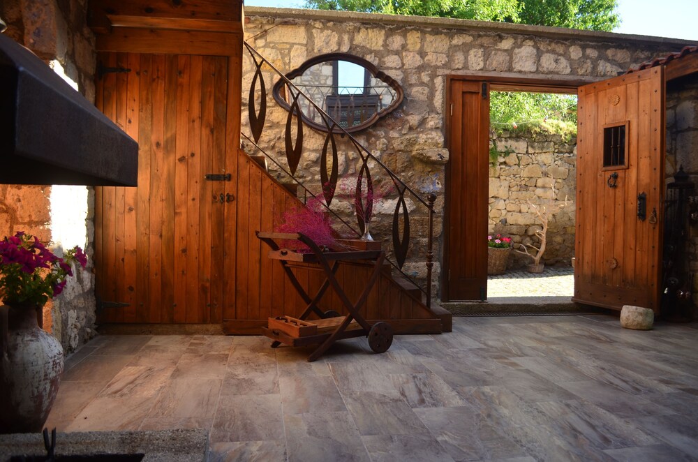 Mahzen Alacati Adults Only (also Known As Mahzen Butik Otel)(limited Hour Front Desk)