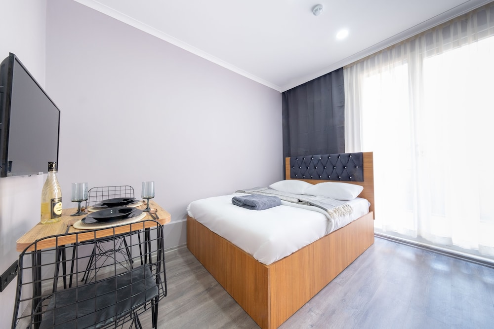 Kral Hotel Besiktas (7 Km Away From Istanbul)