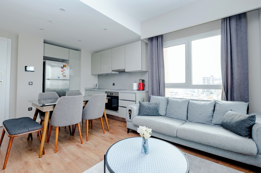 Lux Residence In High Floor(28km Away From Istanbul)