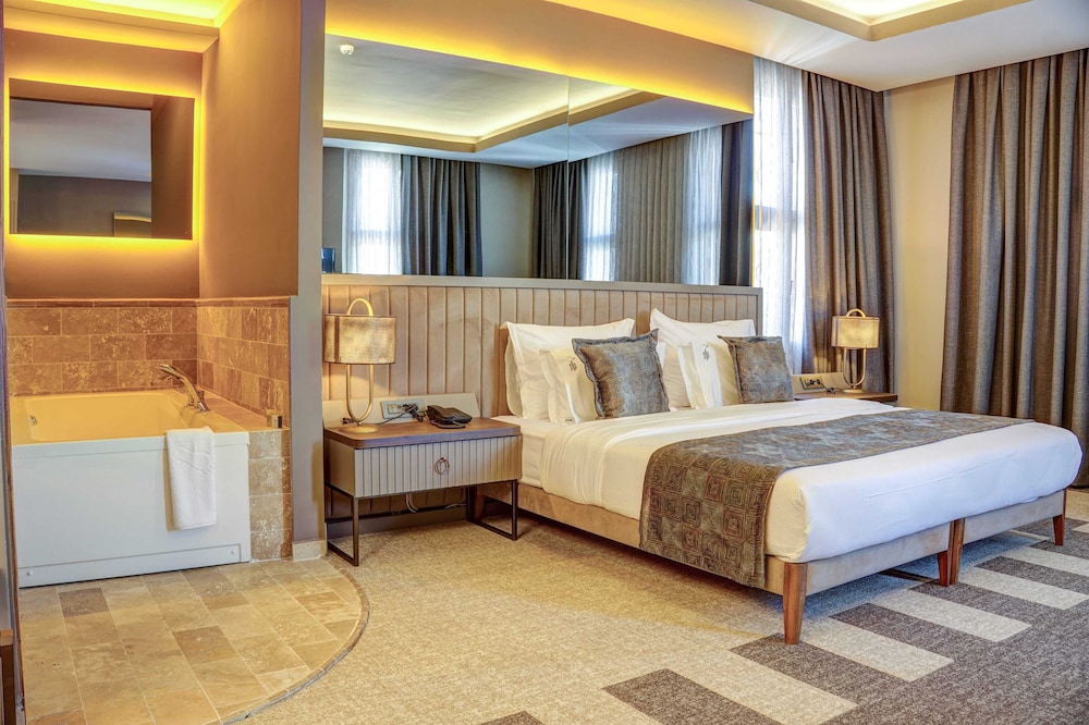 Four Mansions Hotel