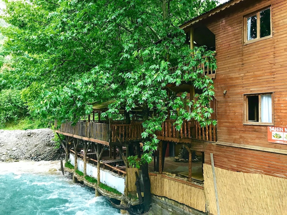 Kapuzbasi Selalesi Sahin Motel (to Make Arrangement For Check In Please Contact The Property At Least 5 Days In Advance)