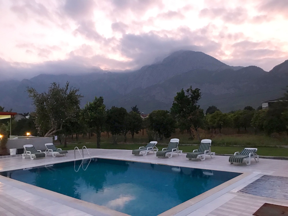 Mina Grand Hotel (36 Km Awayf Rom Antalya)