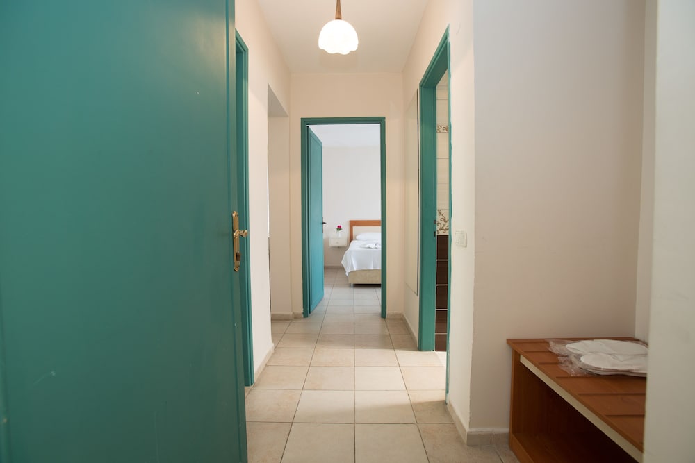 Dedeminn Garden Hotel (also Known As D Apart)