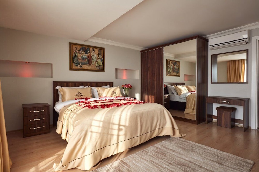 Tarabya Palas Suit