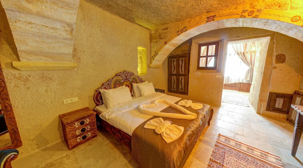 Capp Royal Cave Hotel
