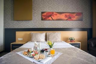 Berksoy Hotel(106km Away From Izmir)
