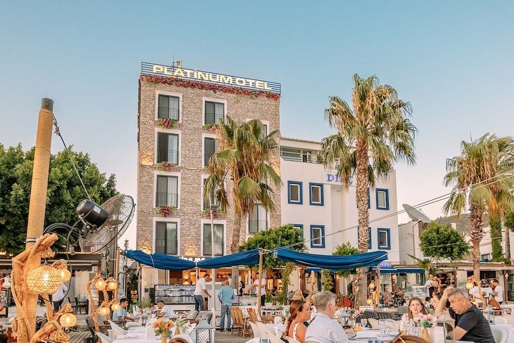 Platinum Hotel