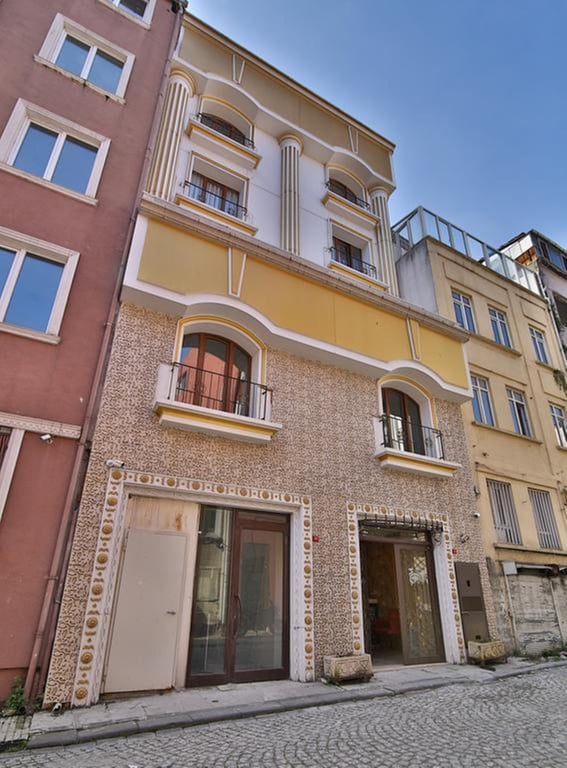 Queens Land Istanbul
