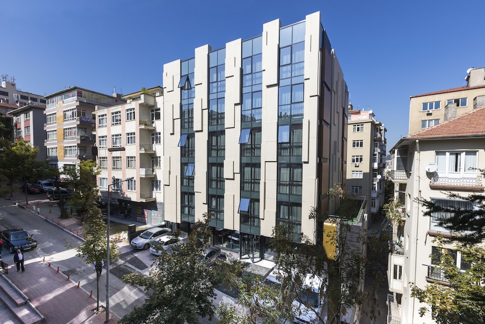 Izz Otel