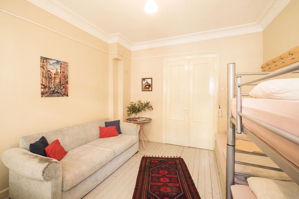 Levanten Hostel