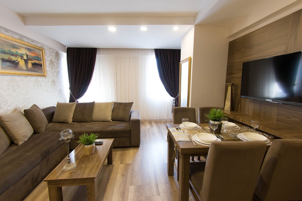 A Palace Hotel And Suites