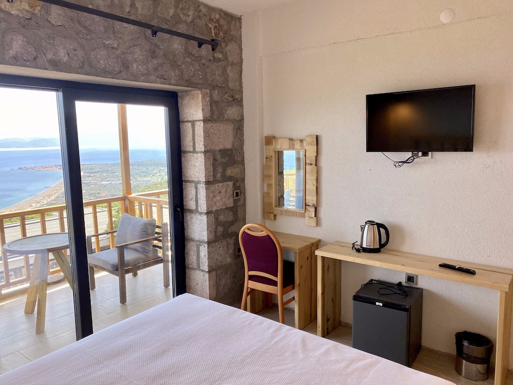 Assos Karadut Tas Hotel