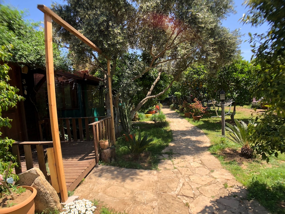 Turkuaz Bungalows (68 Km Away From Antalya)