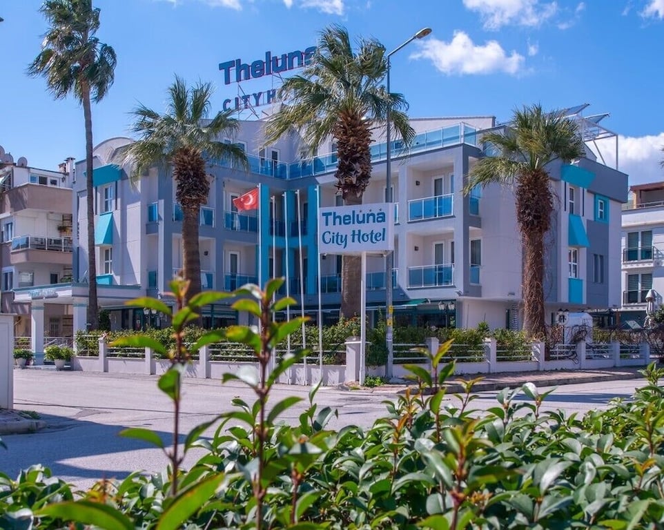 Thelunacity Hotel