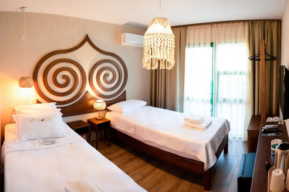 Myhouse Urla Butik Otel (58 Km Away From Izmir)