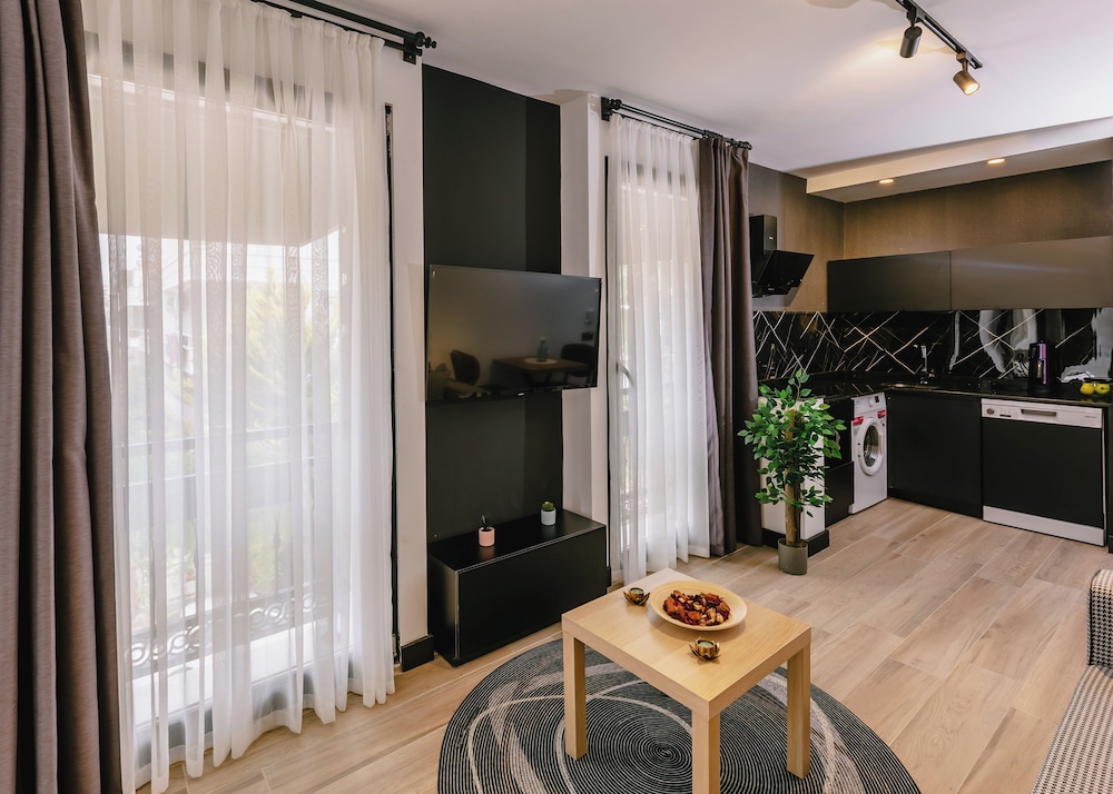 Ella Suites Hotel