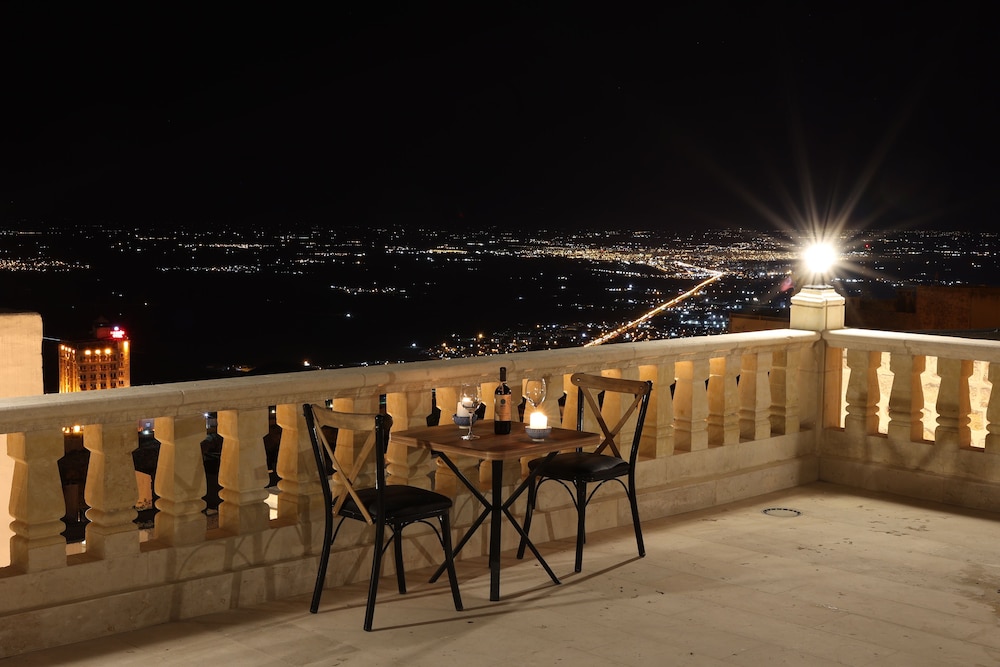 Kasr I Kikan Hotel