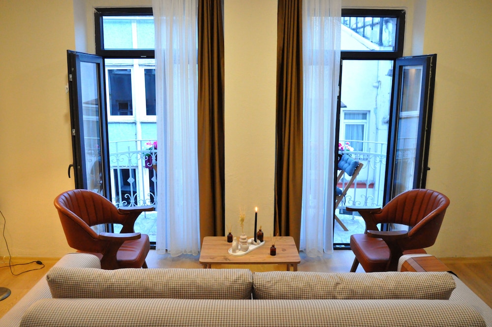 Golden Door Hotel