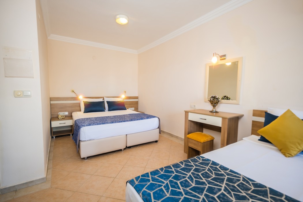 Catty Cats Garden Hotel(also Known As Cats Garden Studio Apartments)(72km Away From Antalya)