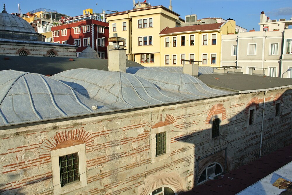 Emirhan Guest House And Suites