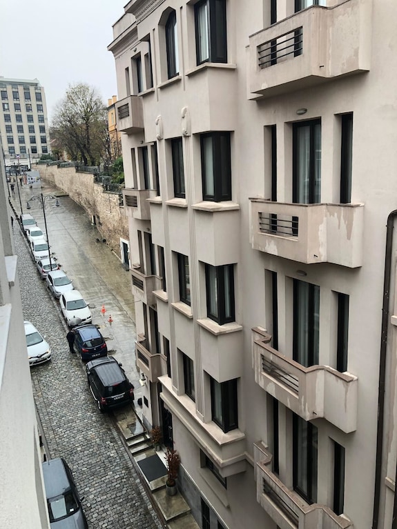 Mayer Sahkulu Suites