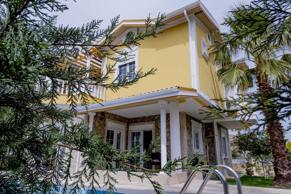 Happyland Villa (40 Km Away From Antalya)