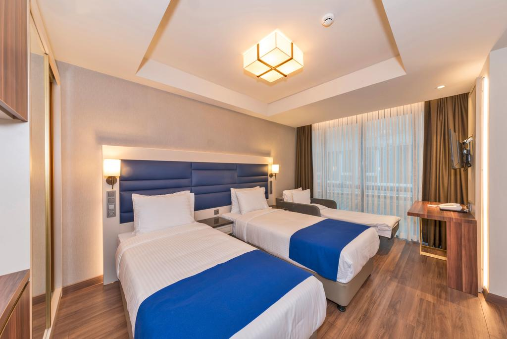 Golden Royal Hotel And Spa