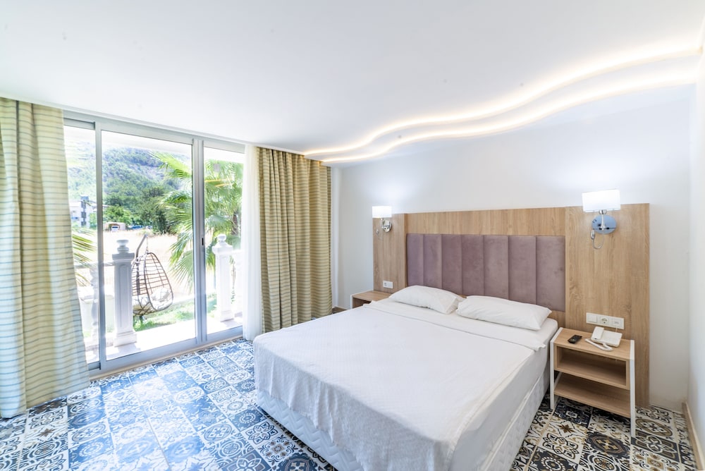 Adrasan Beach Club (93Km Away From Antalya)