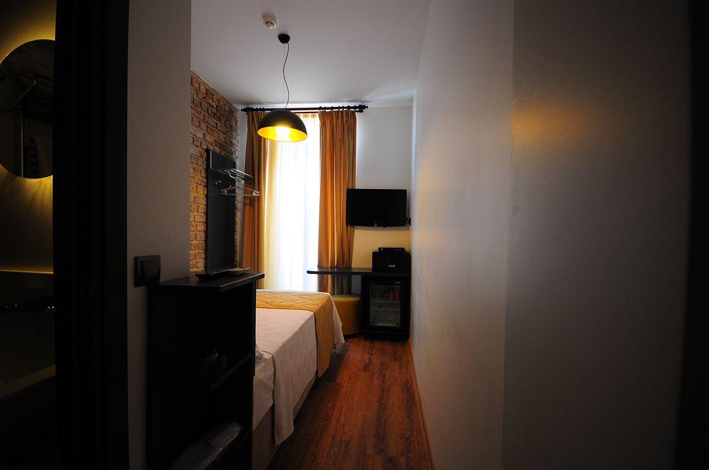 Retropera Hotel