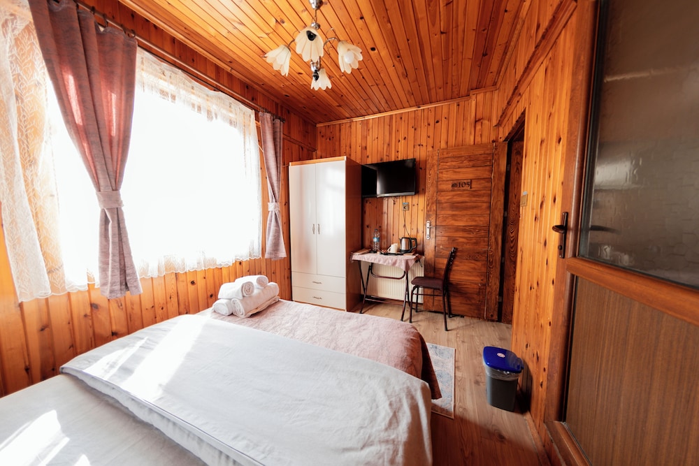 Abant Baris Pansiyon(Limited Hours Front Desk Contact To Property In Advance)