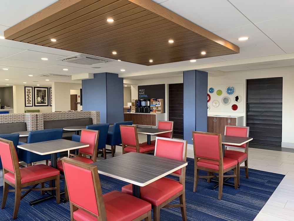 Holiday Inn Express Allentown North (formerly Quality Inn)
