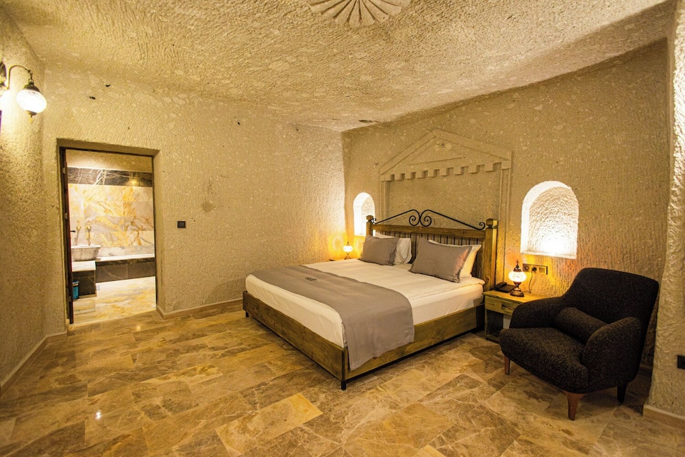 Majestic Cave House(No Front Desk Please Contact The Property 5 Days In Advance)
