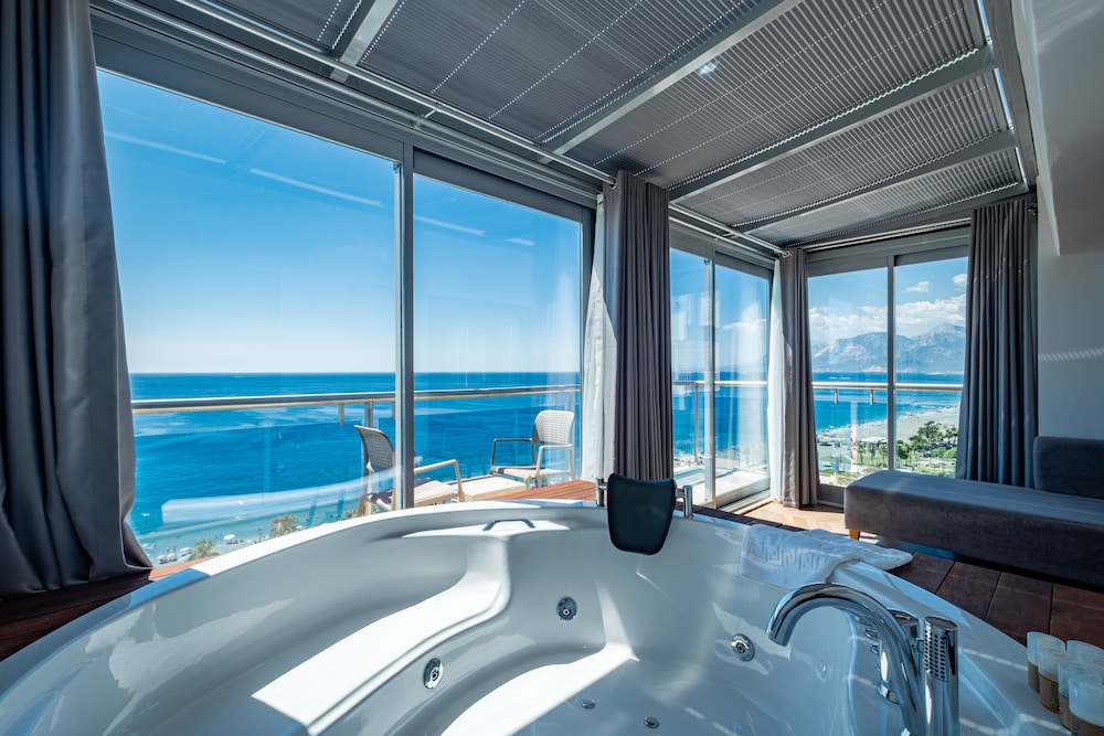 Pearly Hotel And Spa
