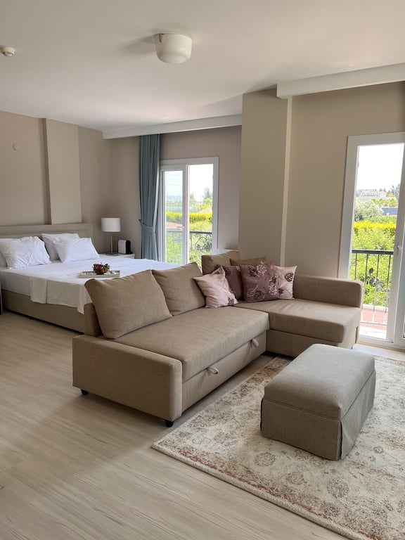 B Equine Range Hotel