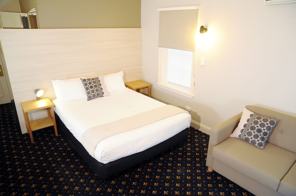 Sovereign Hill Hotel (Limited Hour Front Desk)